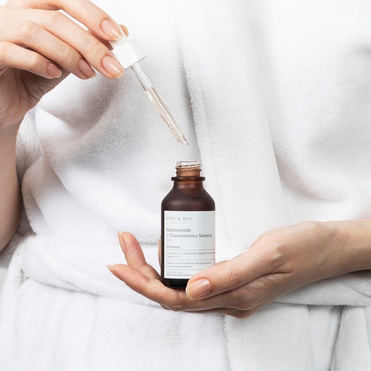 Mary&May Niacinamide + Chaenomeles Sinensis Serum medium photo with someone holding serum bottle