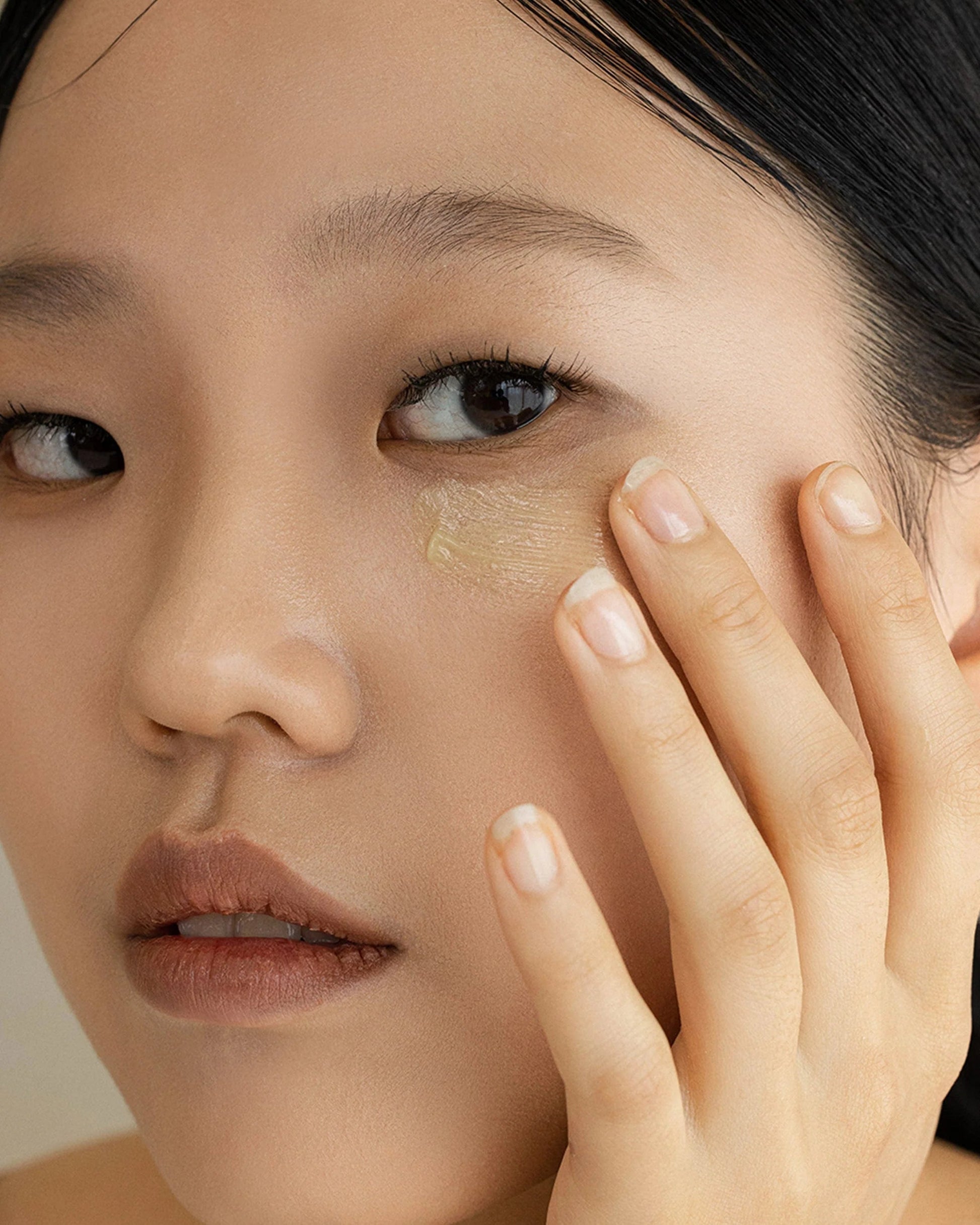 Beauty of Joseon Revive Eye Serum Ginseng+Retinal close up of model applying serum