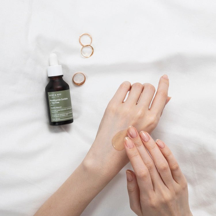 Mary&May Houttuynia Cordata +Tea Tree Serum photo of serum being applied to hand